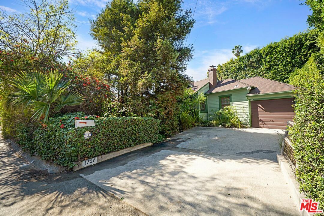 Property Photo:  1737   Nichols Canyon Rd  CA 90046 