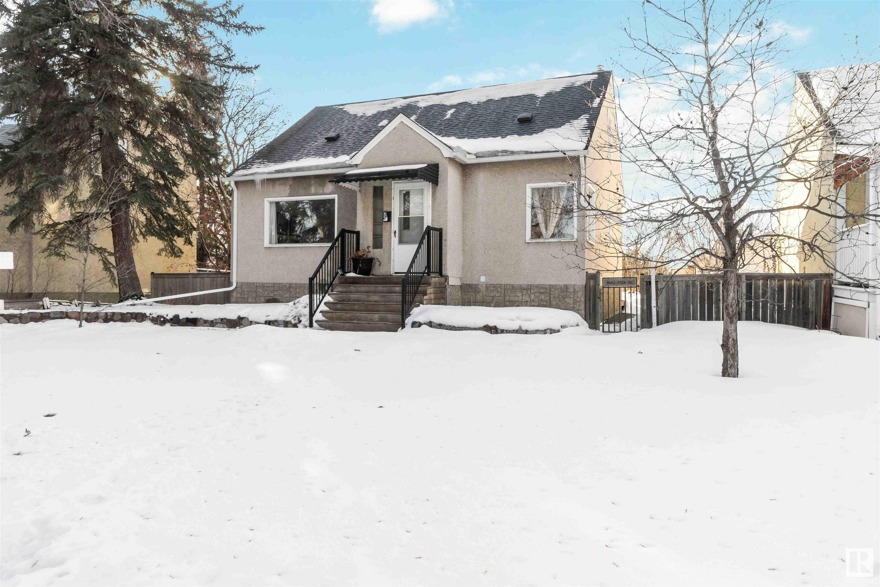 Photo de la propriété:  6542 112A Street NW  AB T6H 4R3 