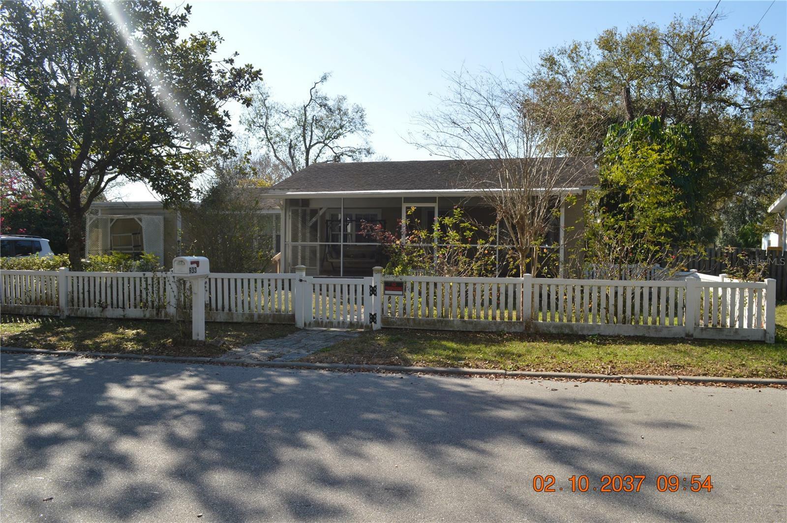 Property Photo:  933 Lakehurst Street  FL 33805 