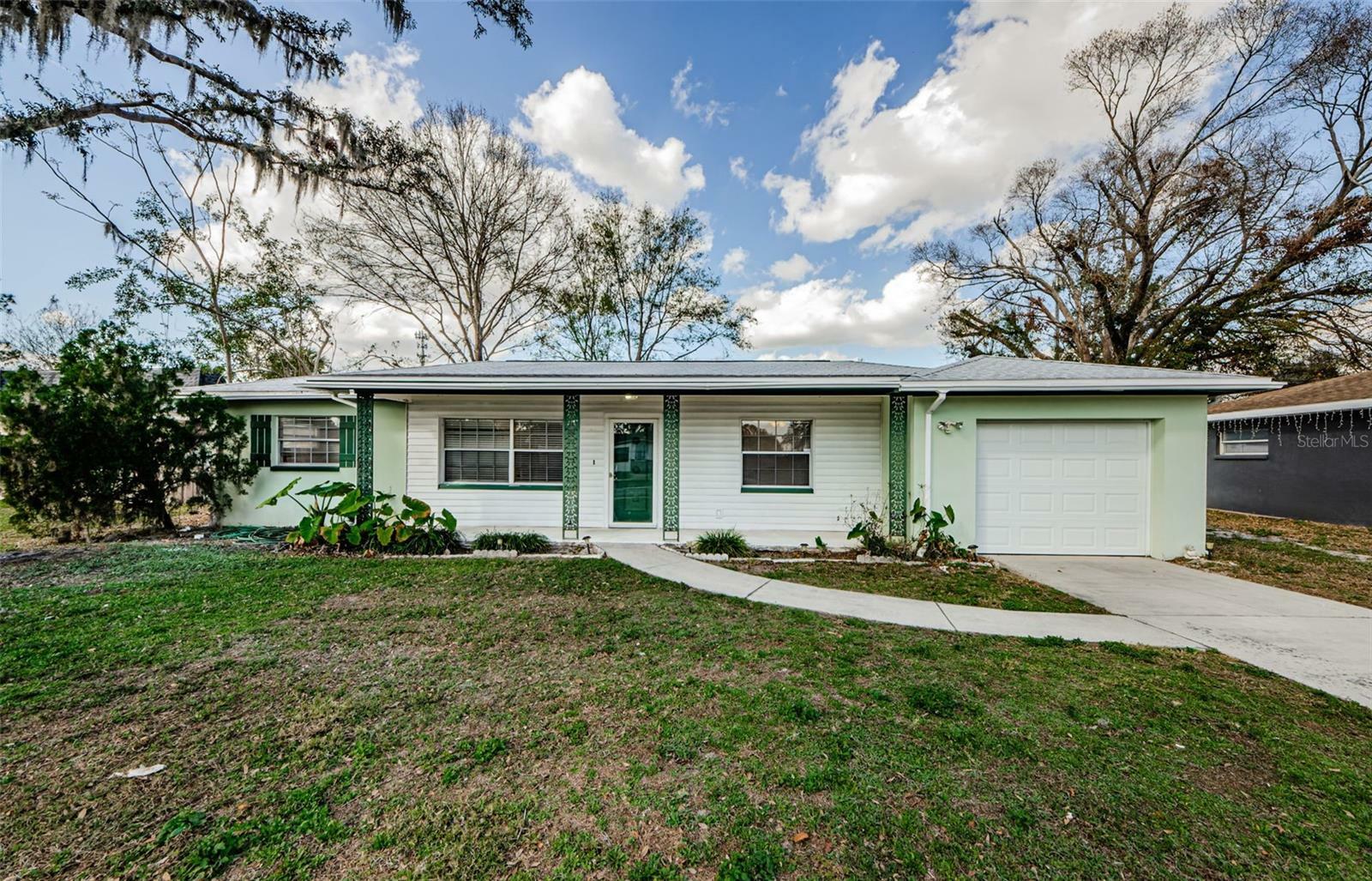 Property Photo:  1004 Hallwood Loop  FL 33511 