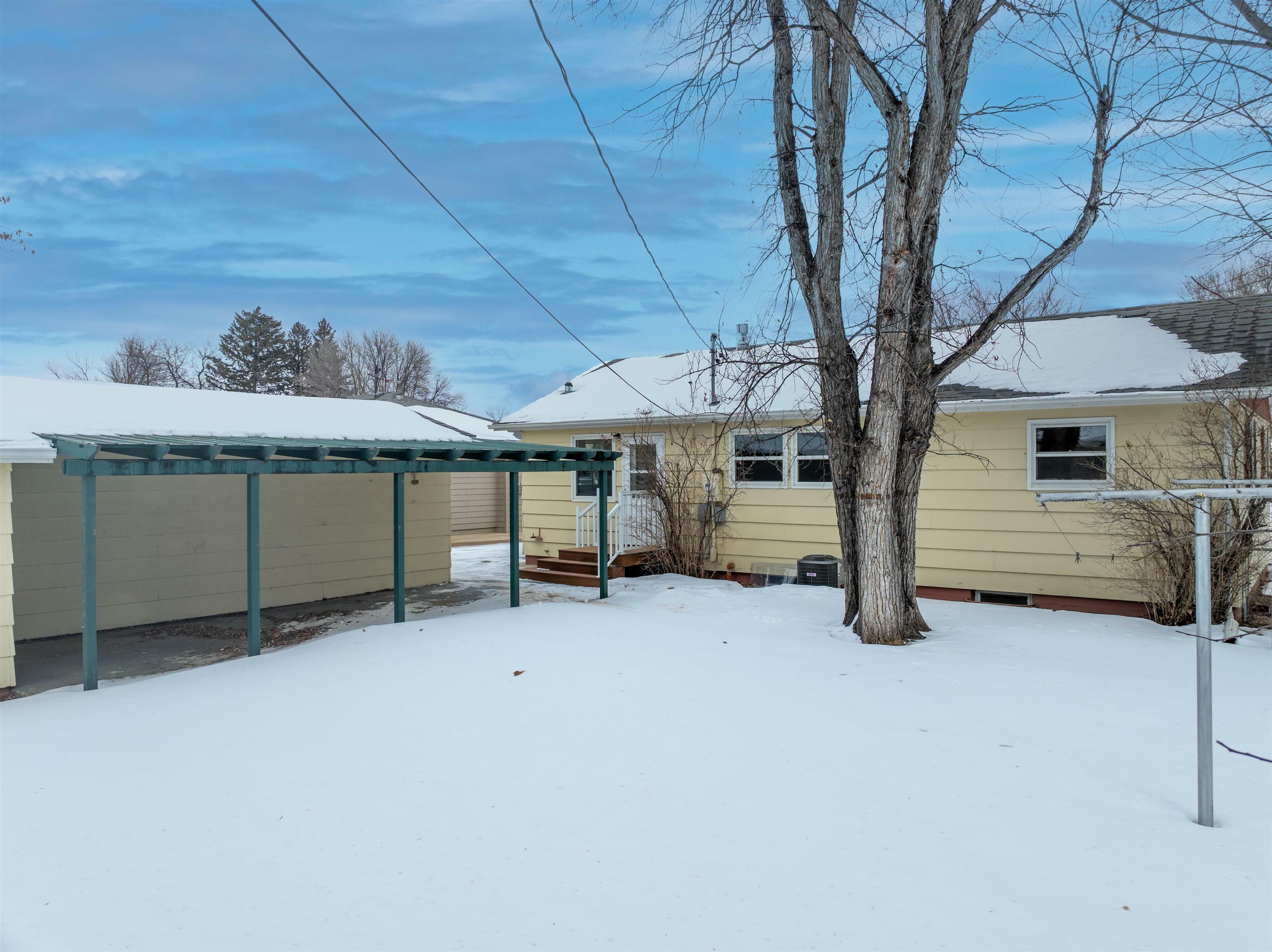 Property Photo:  205 22nd St NW  ND 58703 