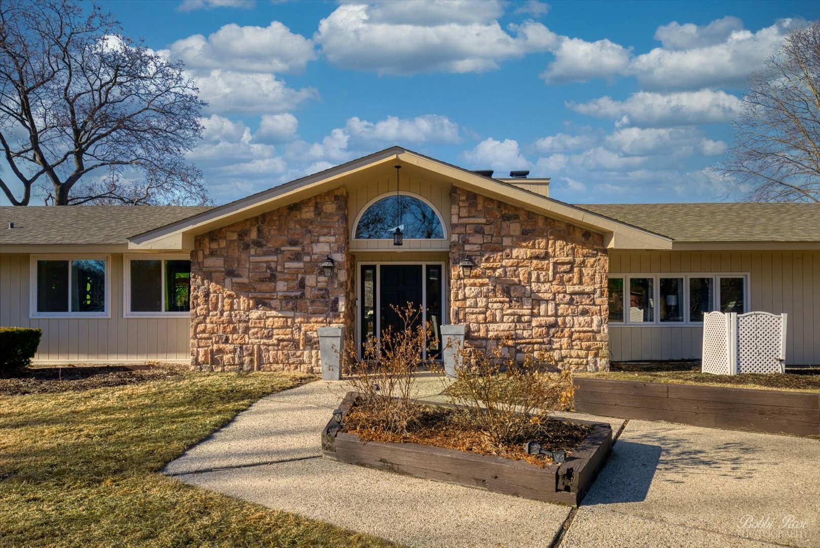 Property Photo:  208 Brookdale Lane  IL 60067 