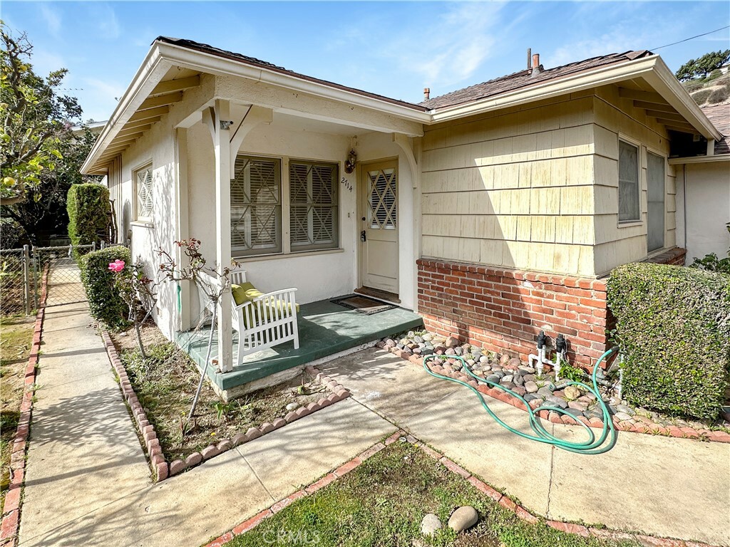 Property Photo:  2714 Lompoc Street  CA 90065 