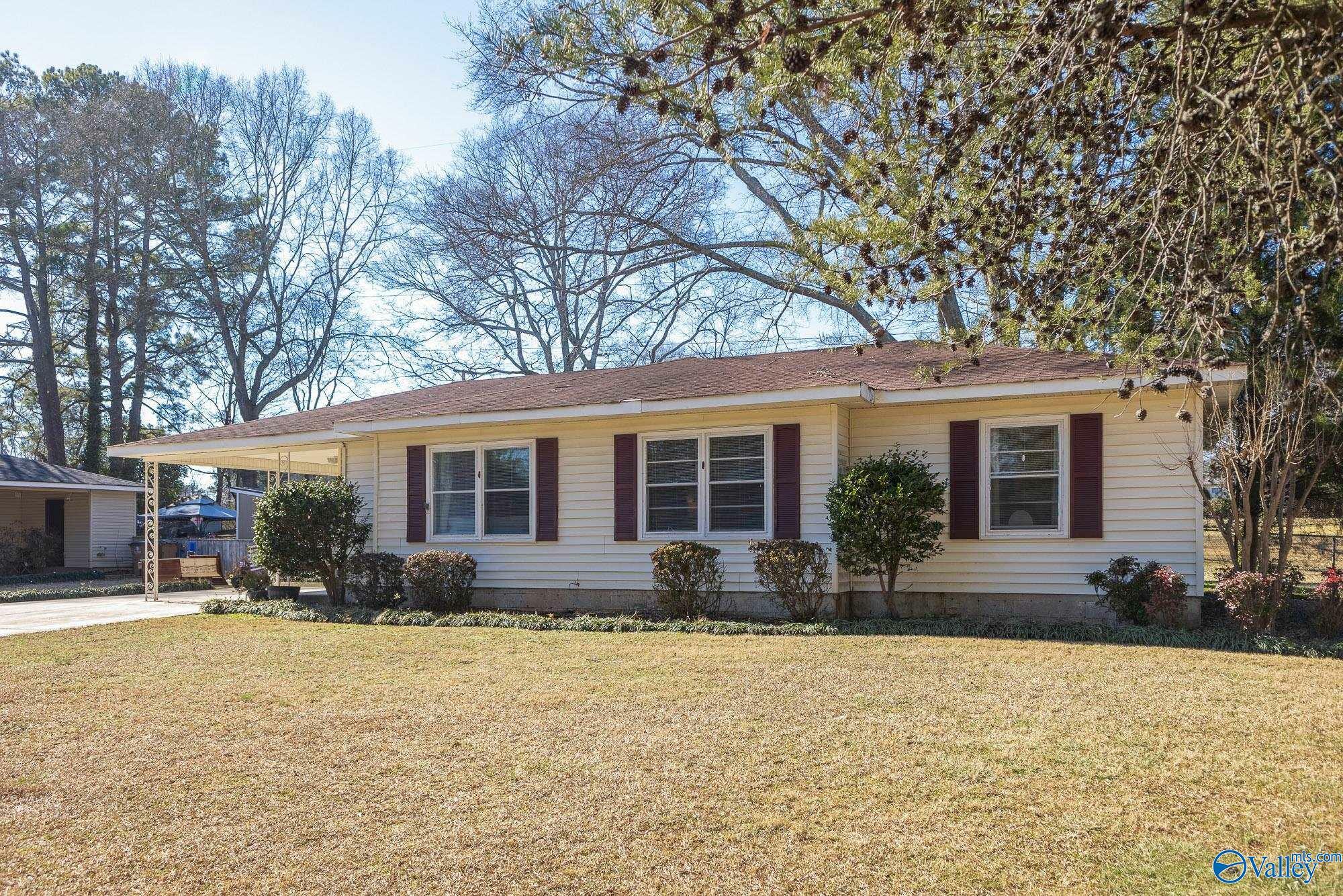 Property Photo:  1709 Pennylane SE  AL 35601 