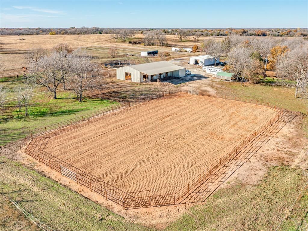 Property Photo:  16574 N County Road 3400  OK 74872 