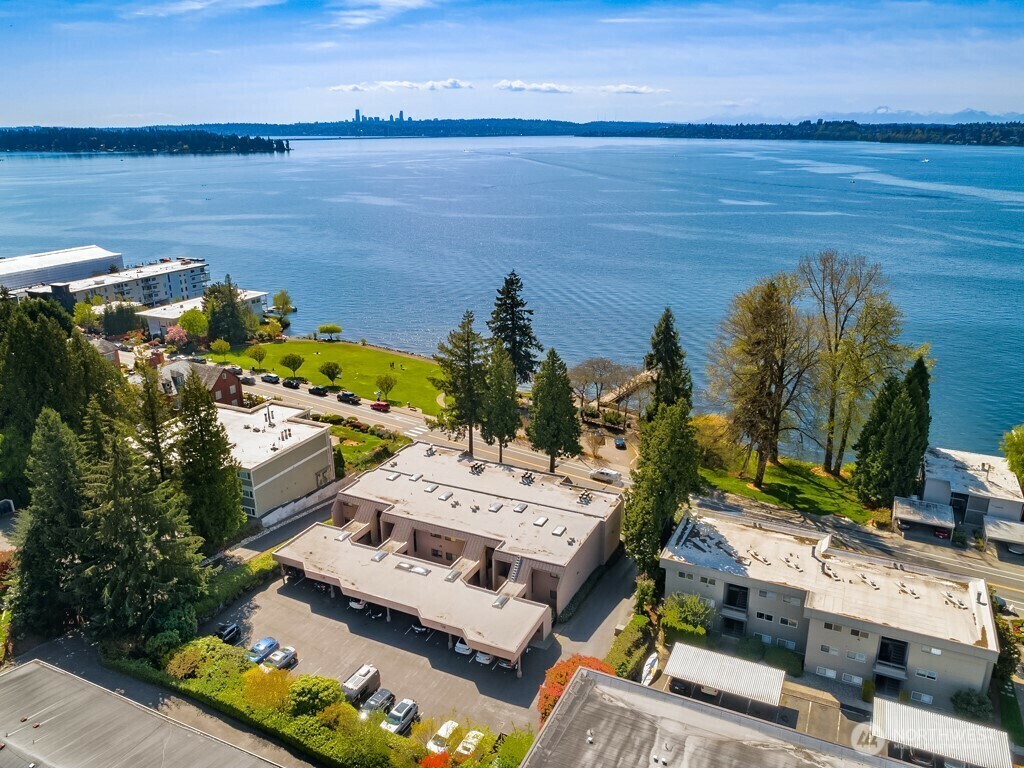6736  Lake Washington Boulevard NE 8  Kirkland WA 98033 photo