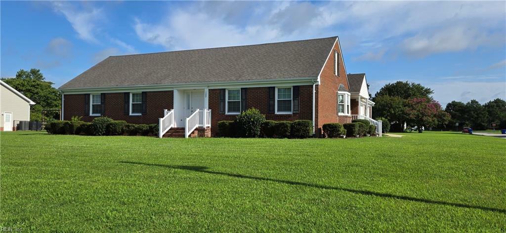 Property Photo: 100 Castle Ct VA 23434