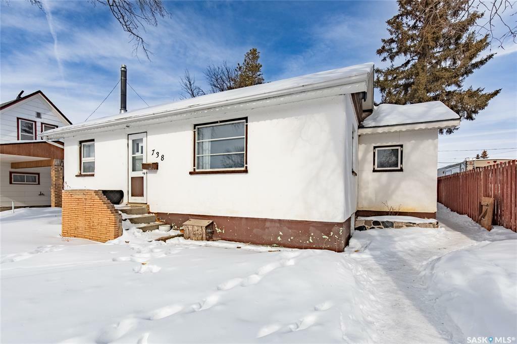 Property Photo:  738 Stadacona Street E  SK S6H 0K4 