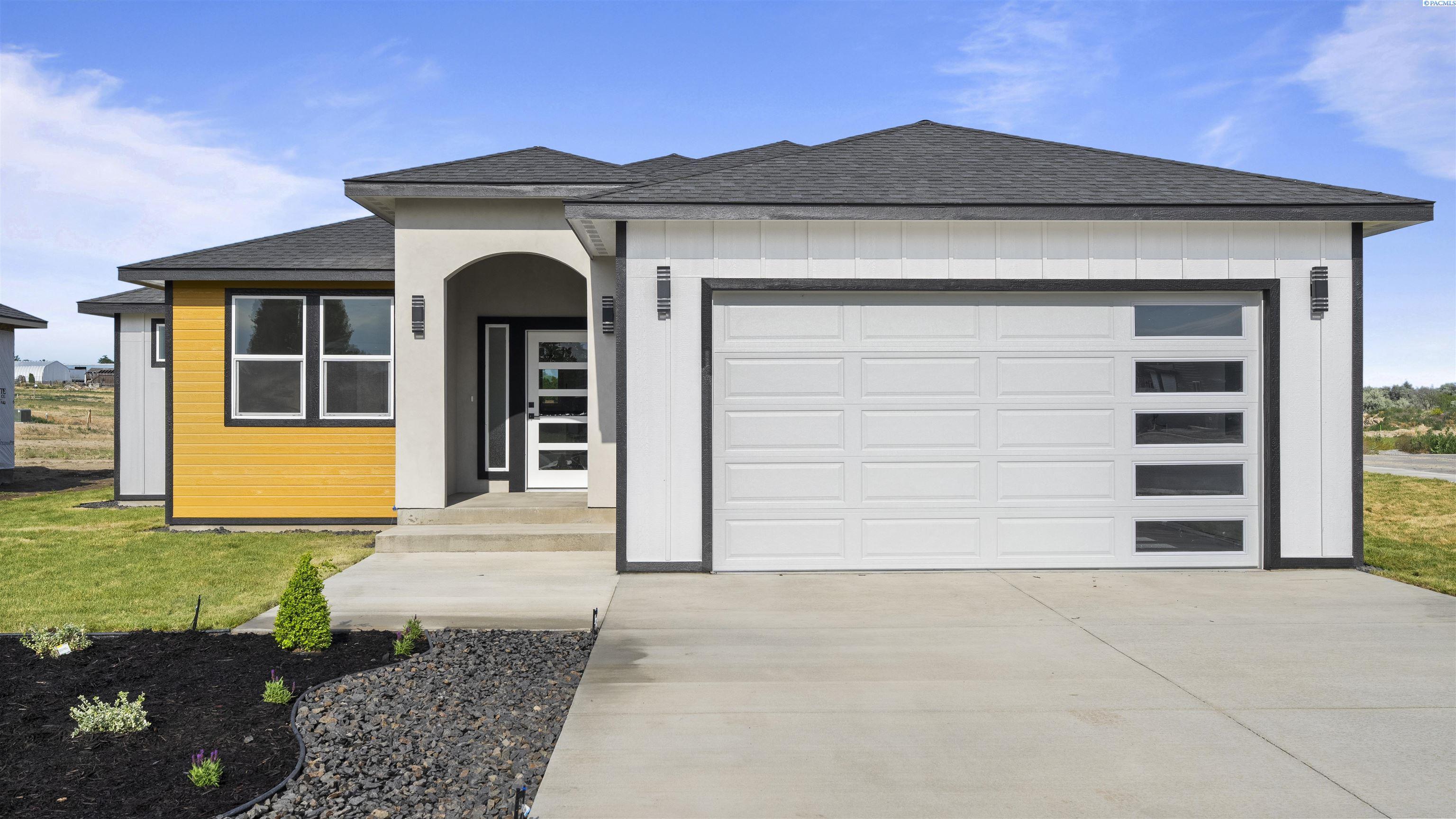 Property Photo: 301 Victoria St WA 98944