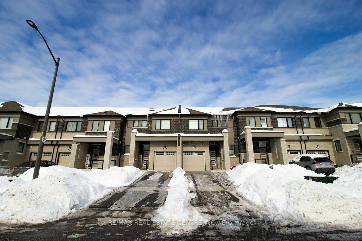 Property Photo:  98 Lockyer Dr E  ON L1P 0M3 