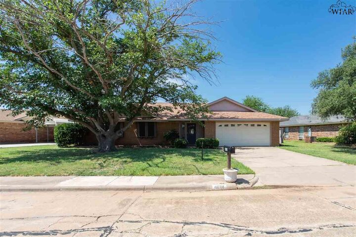 Property Photo: 4614 Spring Shadow Drive TX 76310