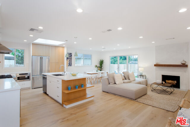 Property Photo: 11410 Charnock Rd CA 90066