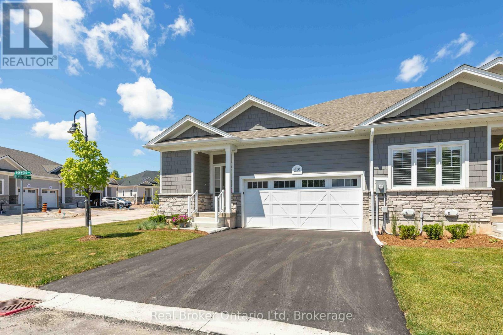 Property Photo: 221 Ironwood Way 18 ON N0H 1S0
