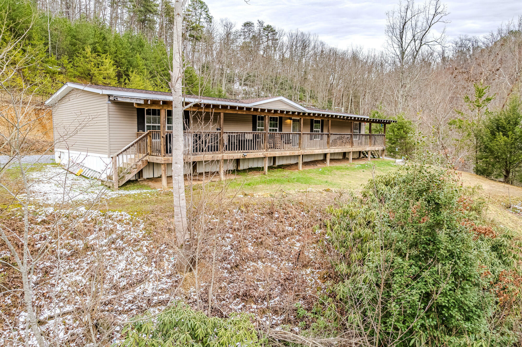 Property Photo: 3674 Sourwood Way TN 37722