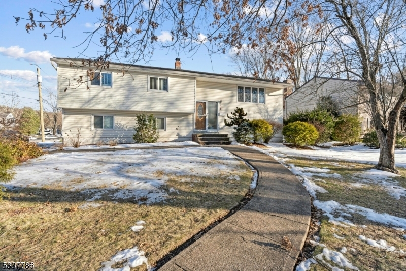 Property Photo:  24 Fieldstone Dr  NJ 07039 