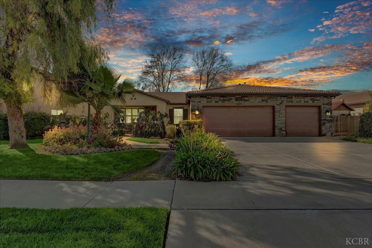 Property Photo: 5815 W Babcock Avenue CA 93291