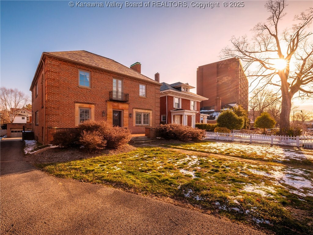 Property Photo: 1526 Kanawha Boulevard E WV 25311