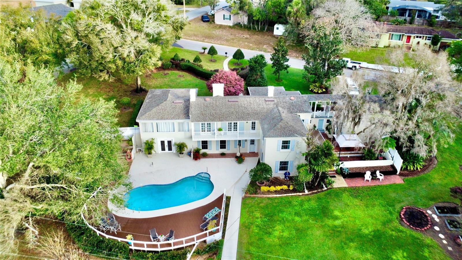 Property Photo: 1400 Tedford Street FL 32726