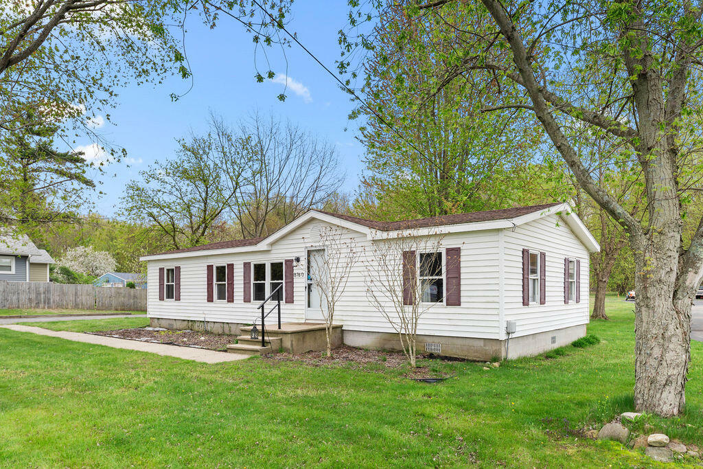 Property Photo: 8760 W East Road MI 49128