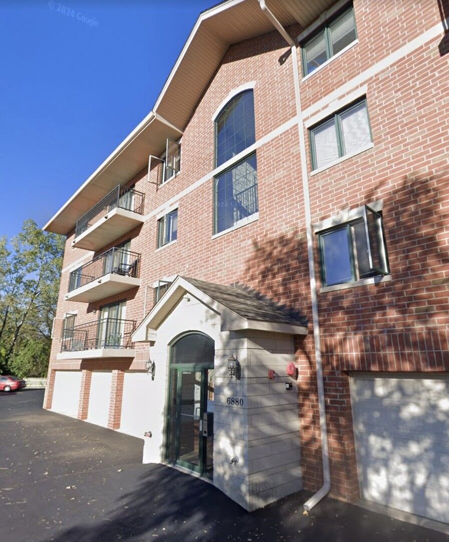 Property Photo:  6880 W Winding Trail Road 402  IL 60452 