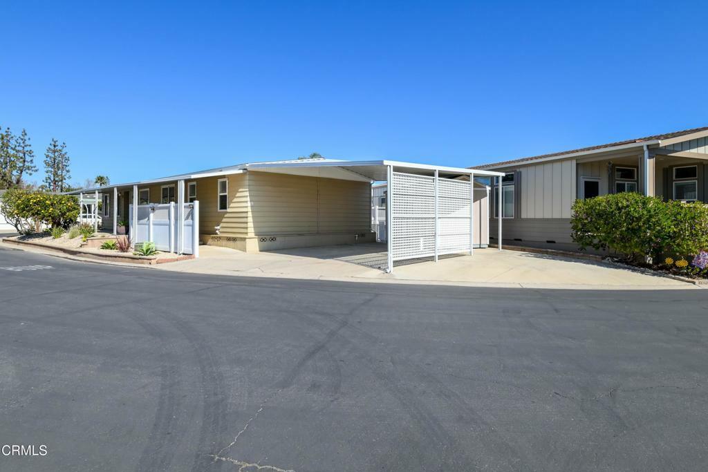 Property Photo: 19 Faulkner Court 19 CA 93003