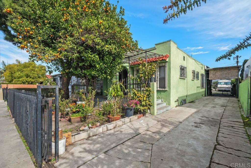 Property Photo: 2242 S Ridgeley Drive CA 90016