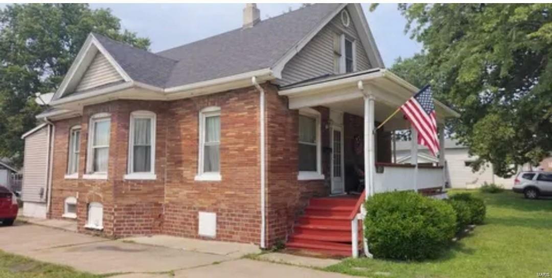 Property Photo:  2519 Madison Avenue  IL 62040 