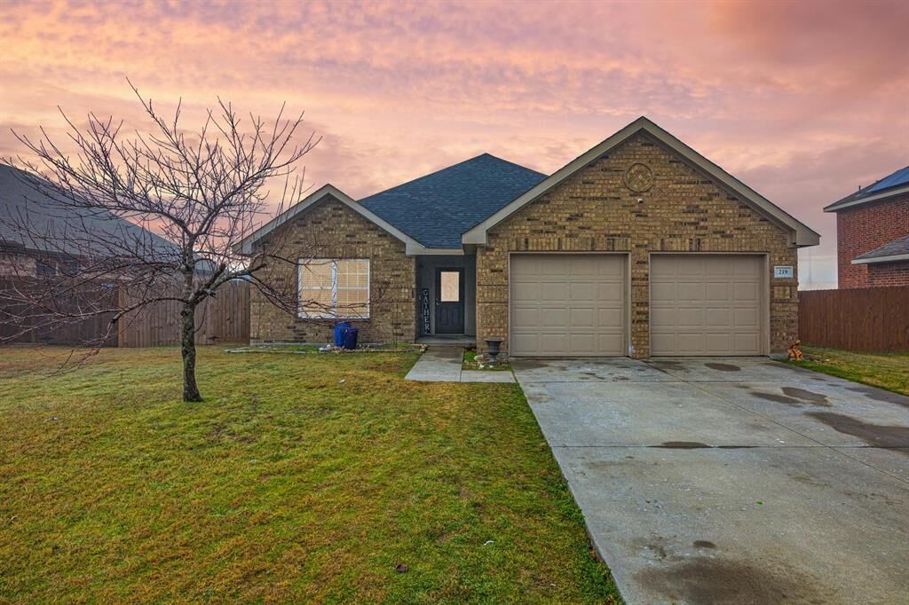 Property Photo:  219 Saddlebrook Lane  TX 75165 
