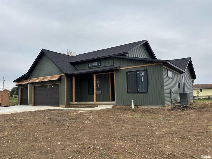 1819 Zara Trace  Clinton IA 52732 photo