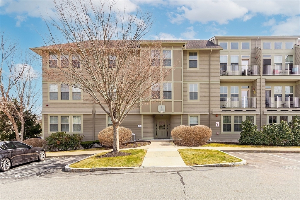 Property Photo: 3 Harvest Drive 106 MA 01845