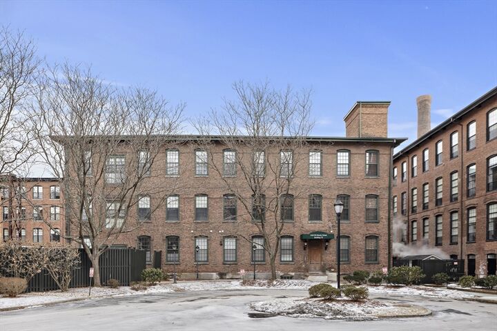 Property Photo:  144 Moody Street, Building 15 1  MA 02453 