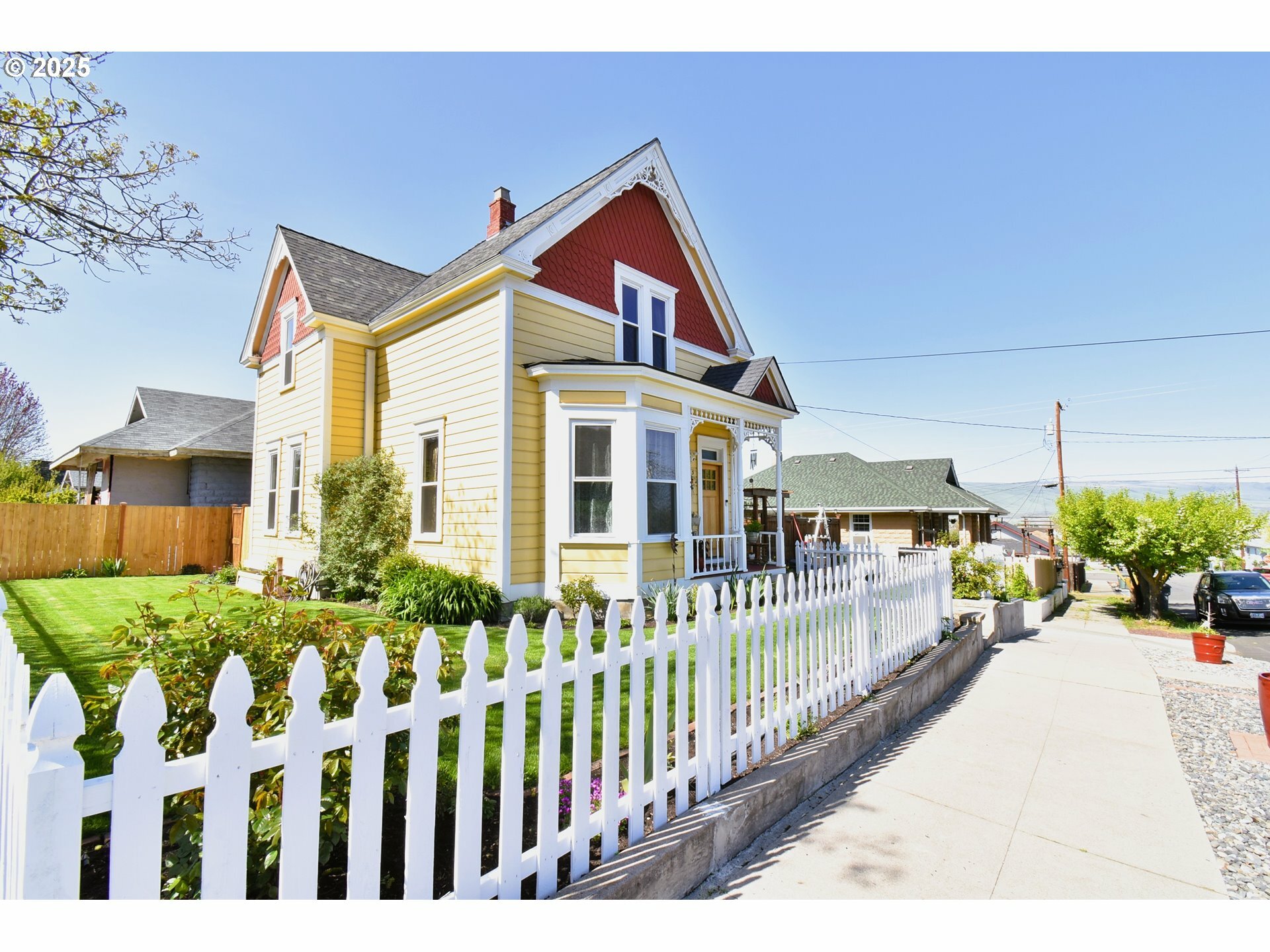 Property Photo: 1213 Jefferson St OR 97058