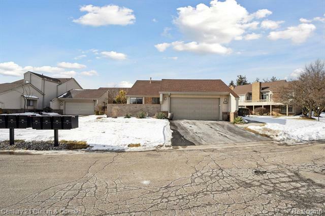 Property Photo:  29345 E Chanticleer Drive  MI 48034 