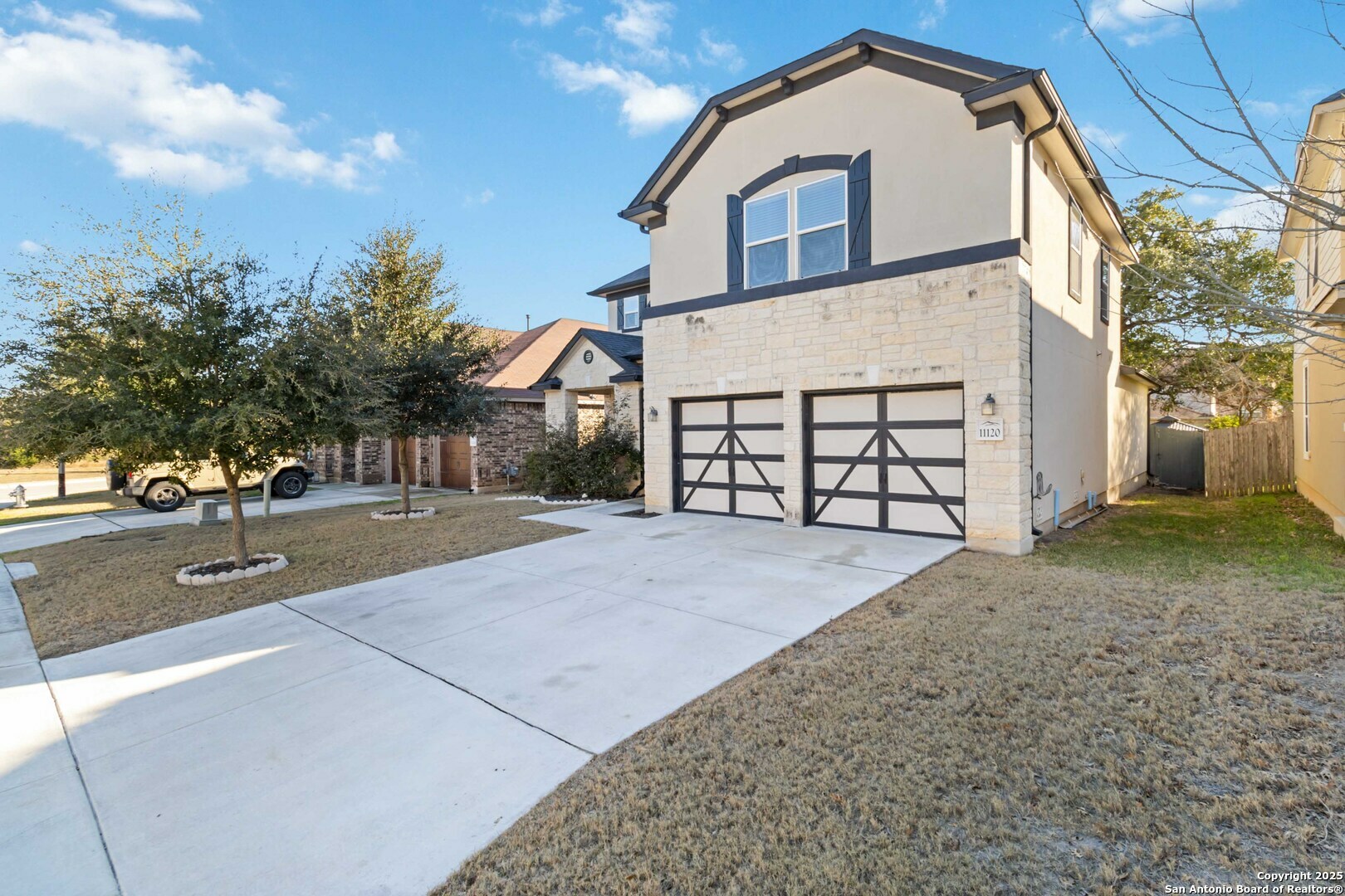 Property Photo:  11120 Hill Top Bend  TX 78023 