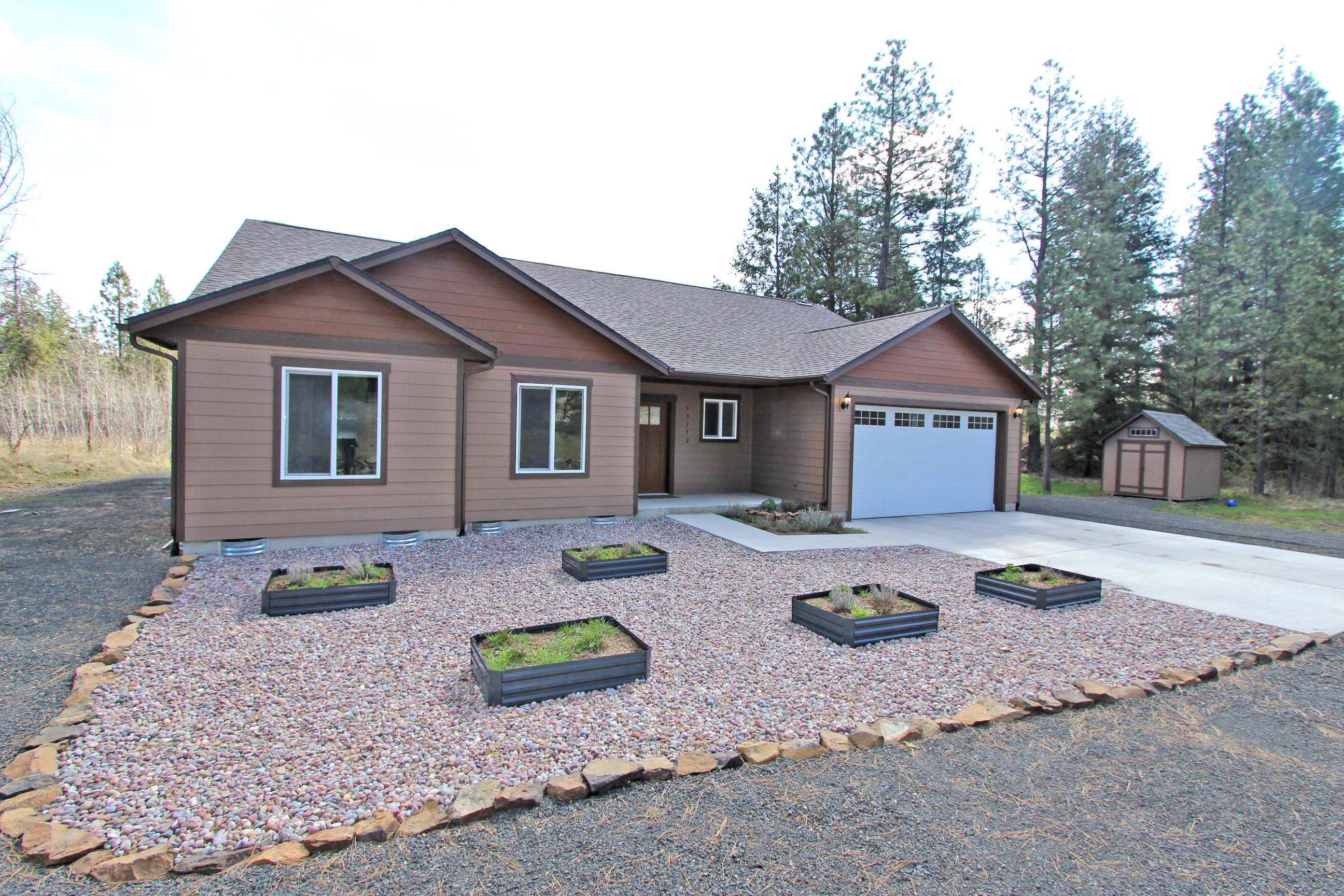 Property Photo: 17712 W Burnett Rd WA 99026-9757