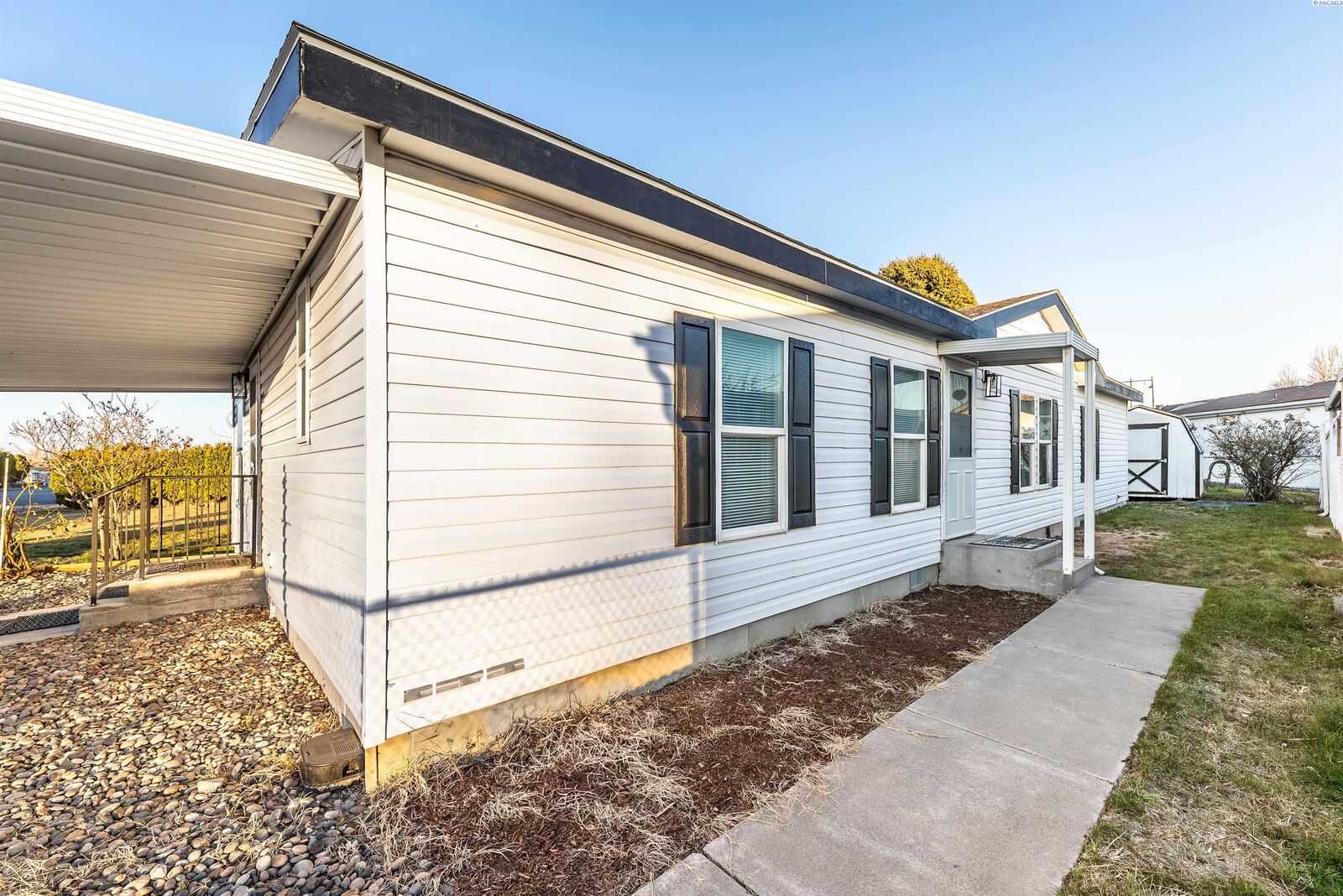 Property Photo: 7901 W Clearwater Ave 201 WA 99336