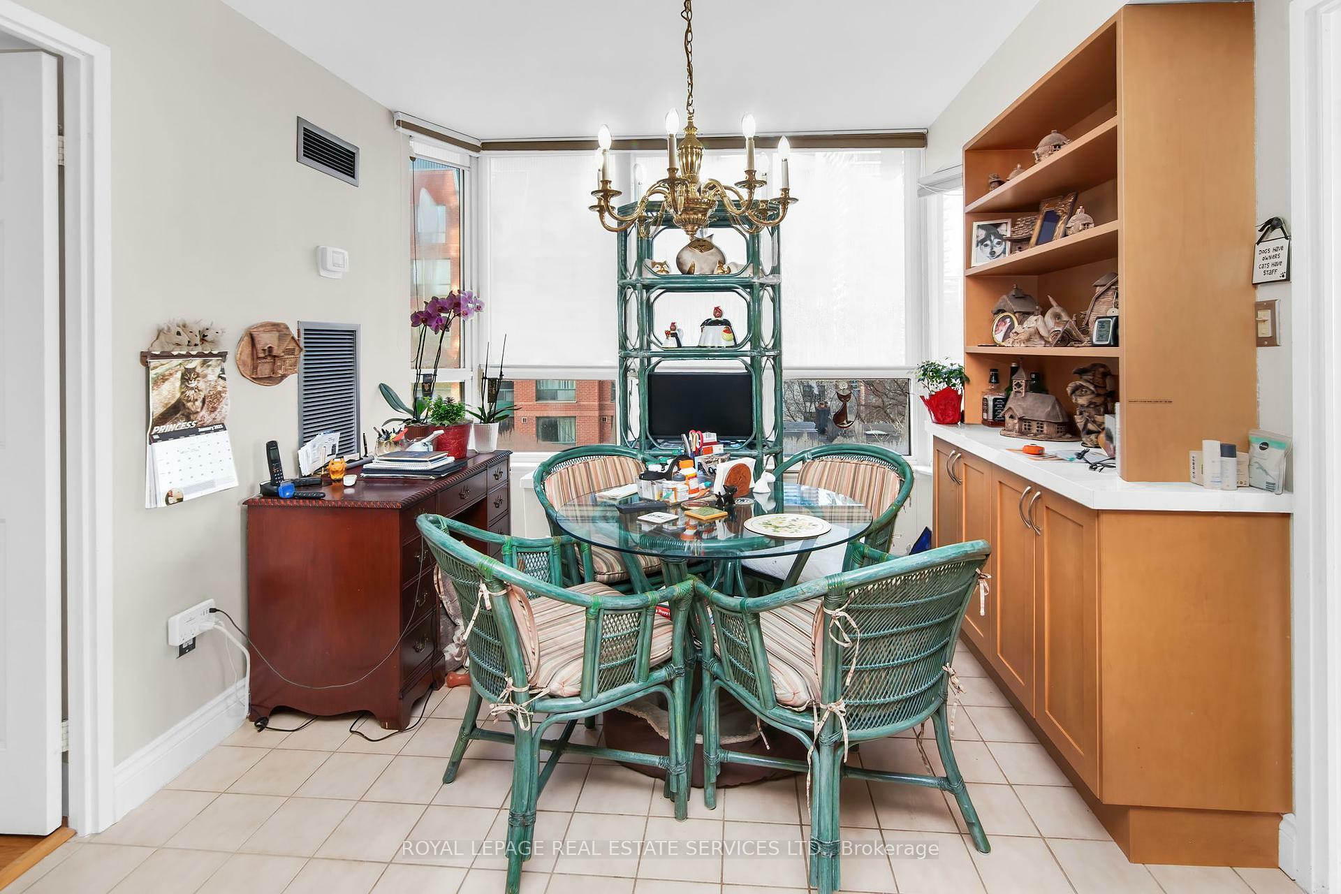 Property Photo: 130 Carlton Street 609 ON M5A 4K3