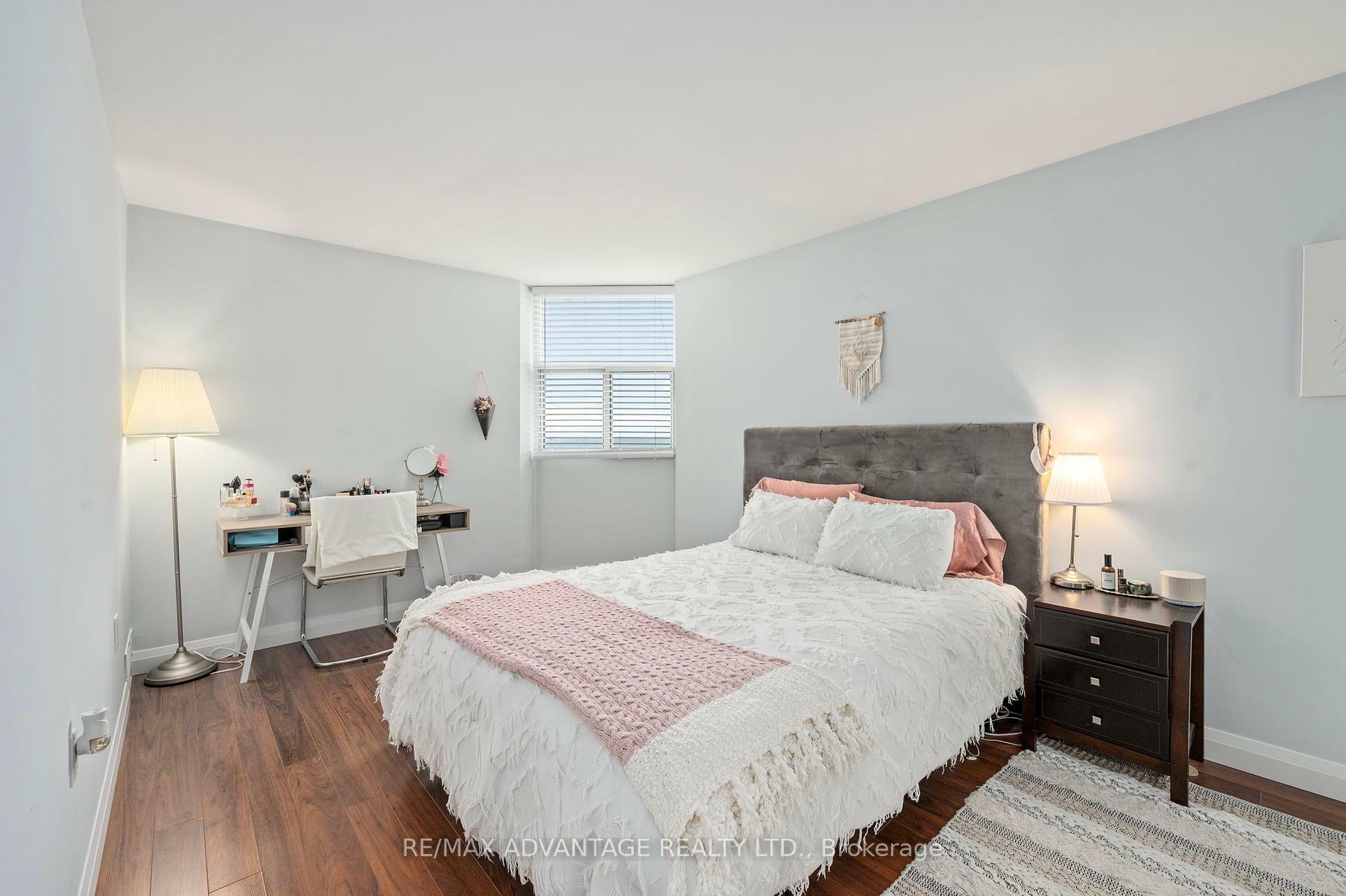 Property Photo:  323 Colborne St 2501  ON N6B 3N8 