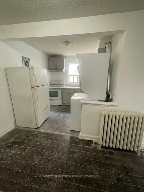 1516 Eglinton Ave W Apt 2  Toronto ON M6E 2G8 photo