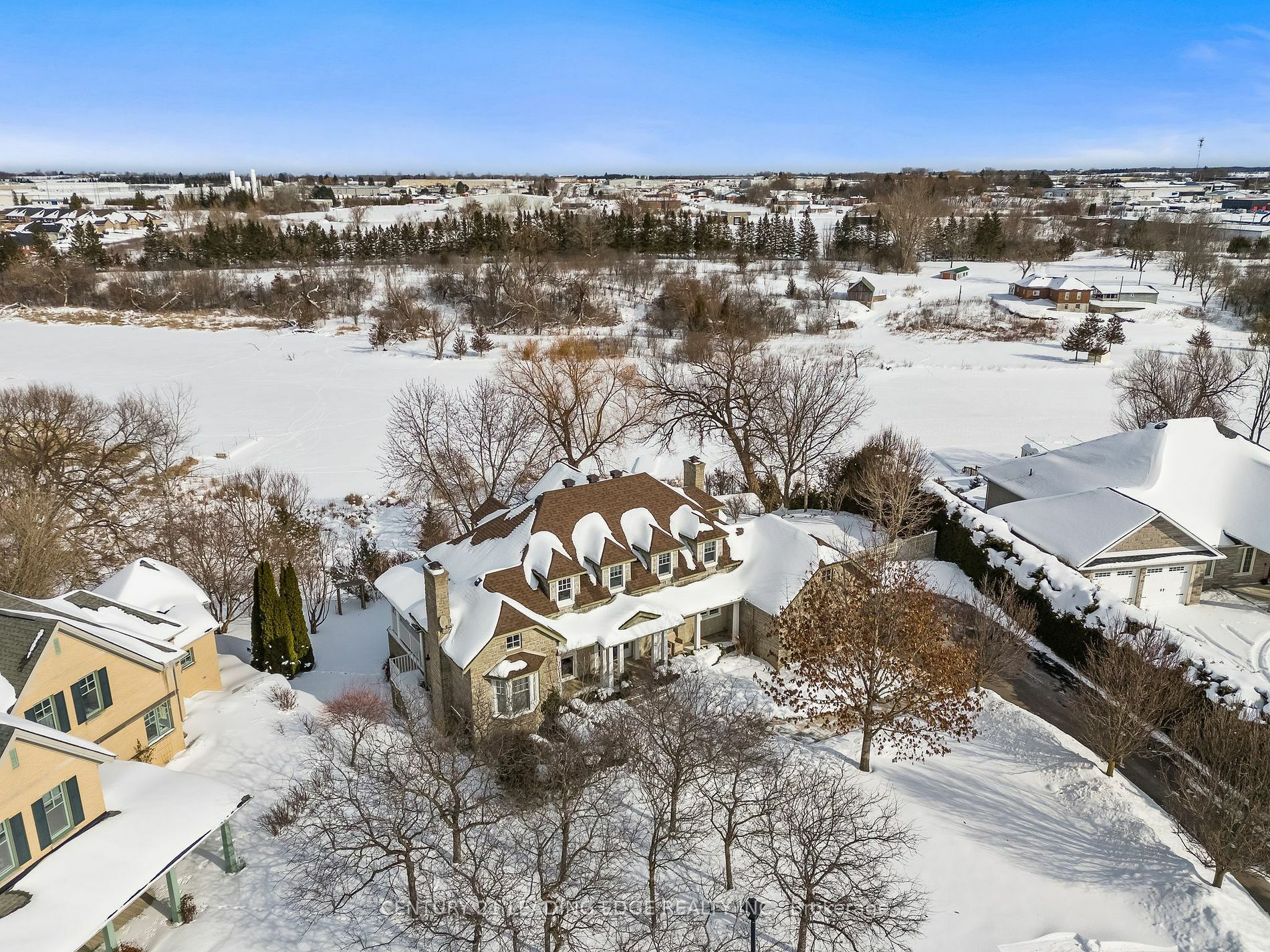 Photo de la propriété:  22 William Booth Cres  ON K9V 6E1 