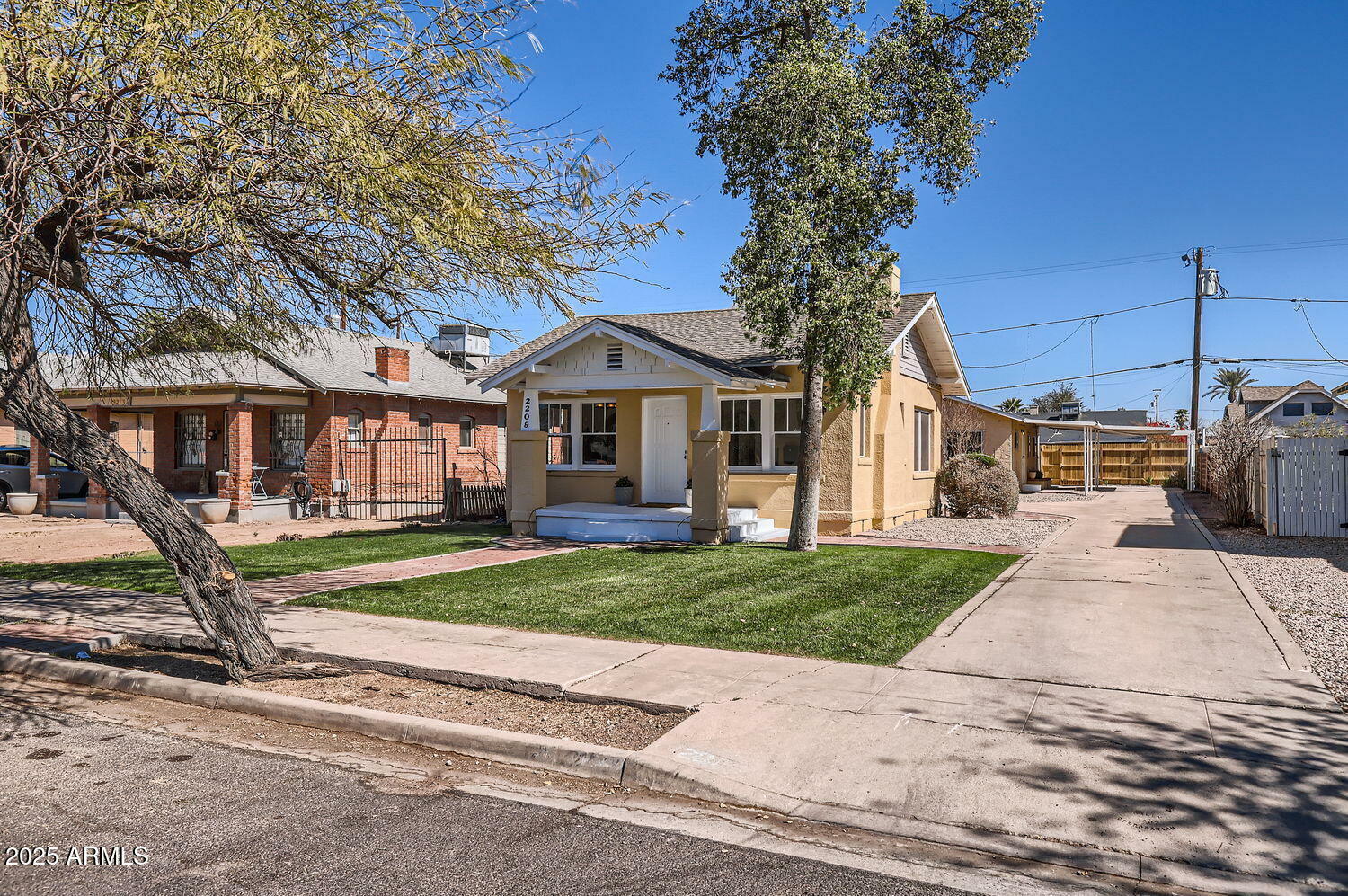 Property Photo:  2209 N 8th Street  AZ 85006 