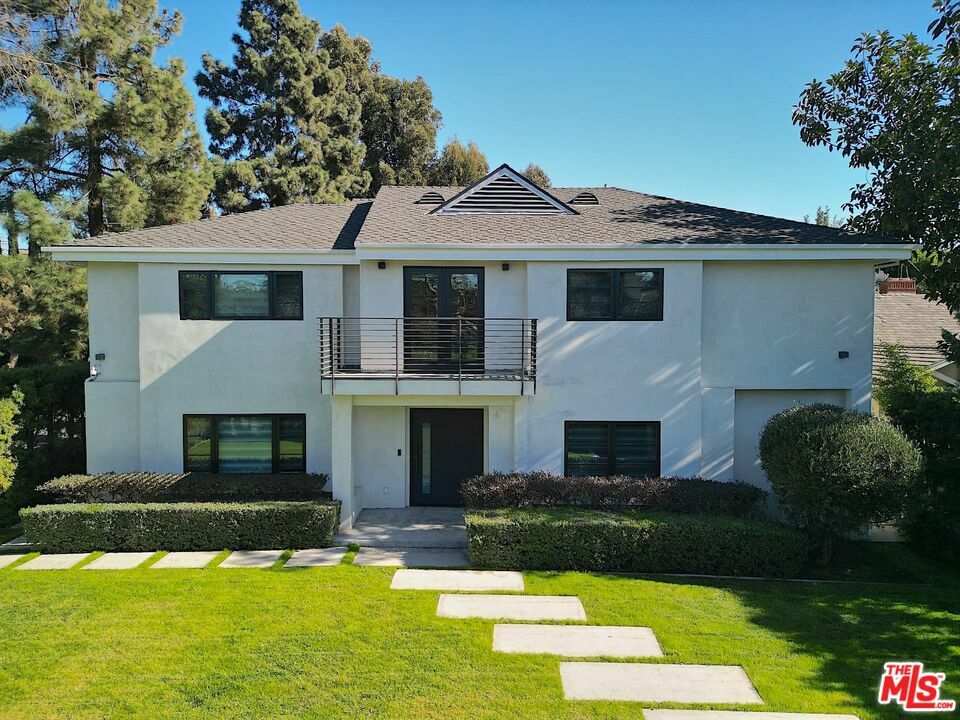 Property Photo: 602 S Lucerne Blvd CA 90005