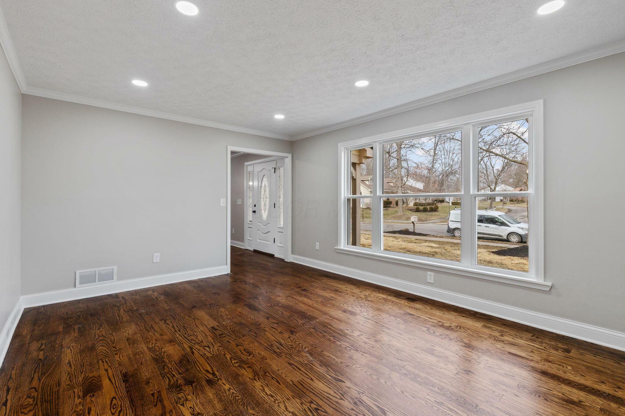 Property Photo: 1203 Autumn Creek Circle OH 43081
