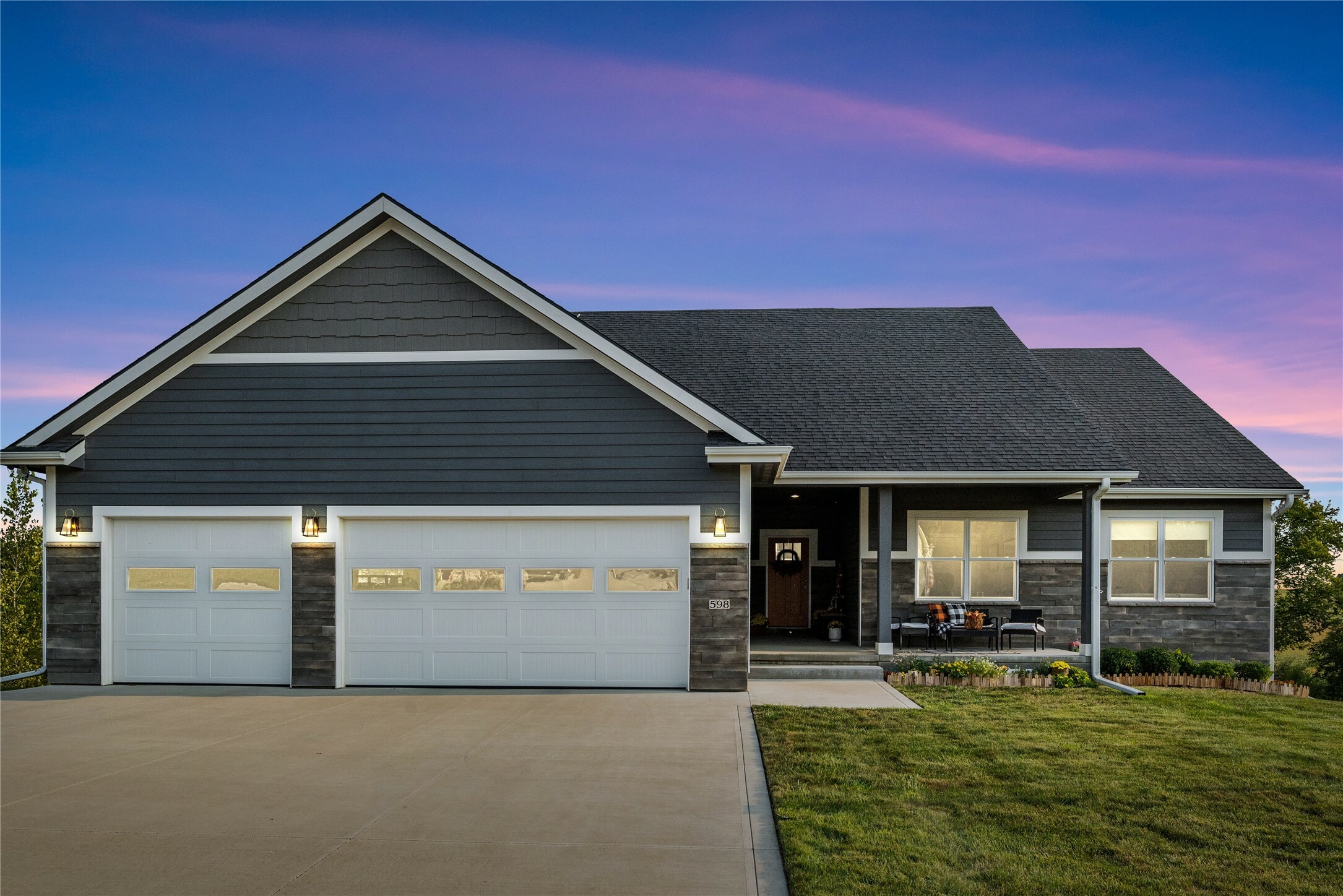 Property Photo: 598 Thunder Road IA 50219