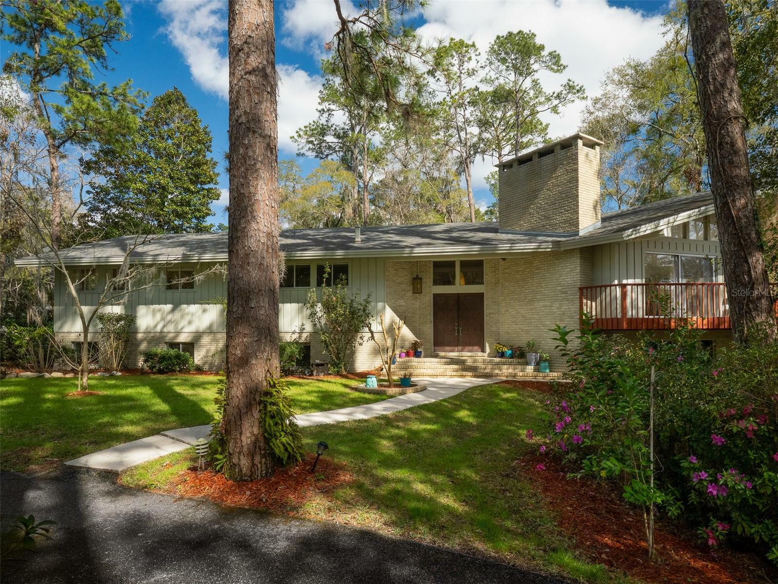 Property Photo: 2135 NW 28th Street FL 32605