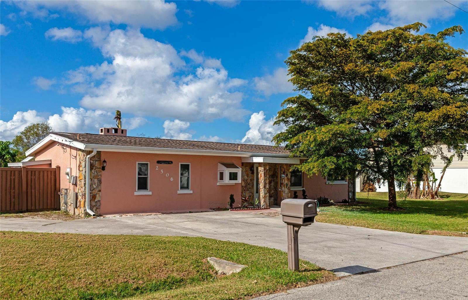 Property Photo:  2506 41st Street E  FL 34208 