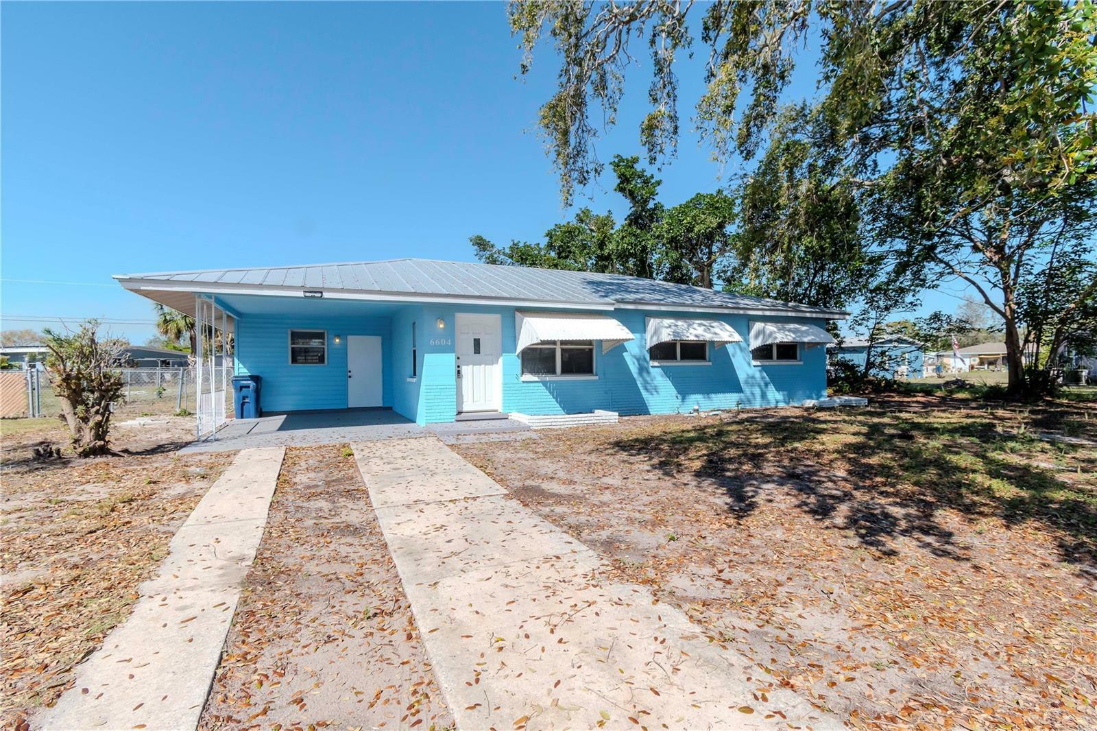 Property Photo:  6604 Columbia Drive  FL 34207 