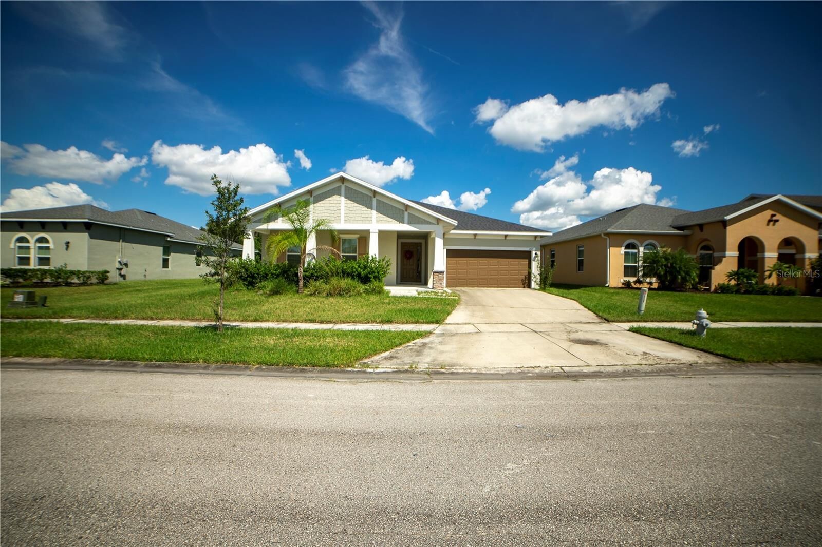 Property Photo: 1727 Brassie Court FL 34746