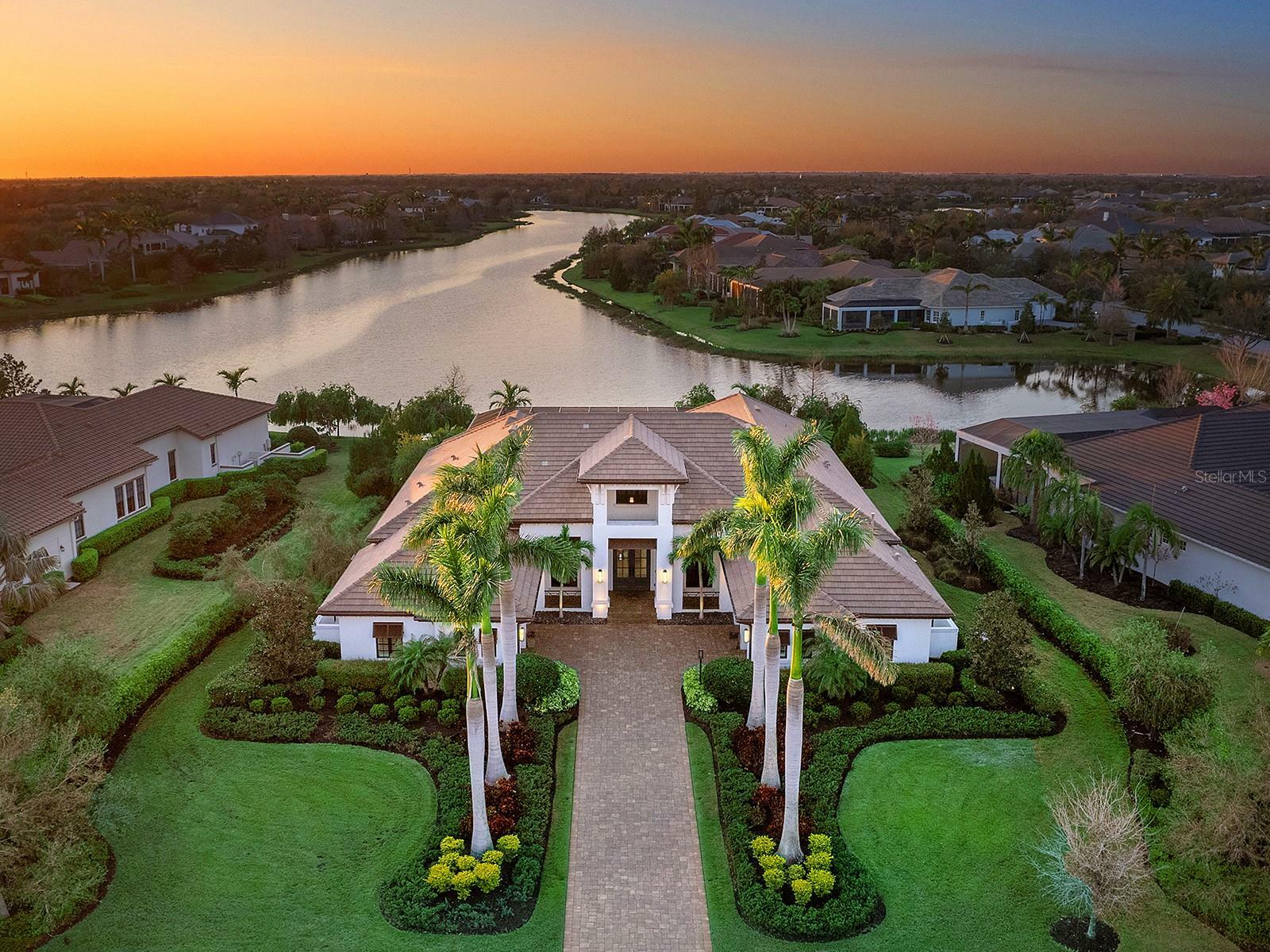 Property Photo: 8016 Bowspirit Way FL 34202