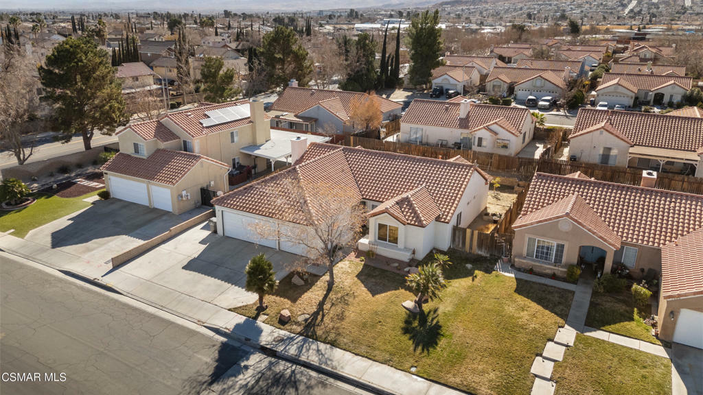 Property Photo:  1512 Kings Road  CA 93551 